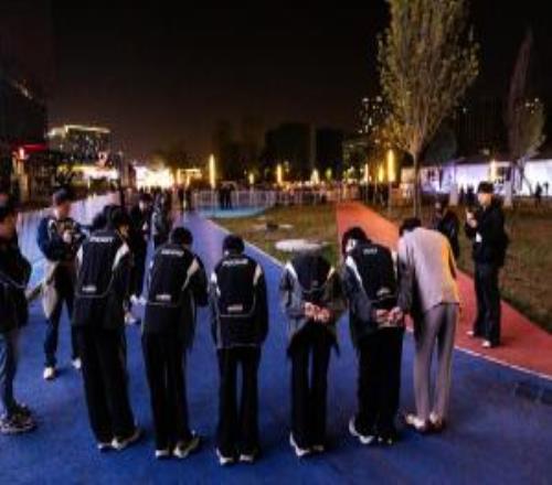 0点半背靠 0点半背靠